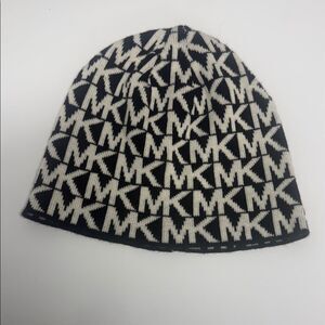 Michael Kors Monogram Logo Black and White Knit Winter Beanie Hat BRAND NEW ❣️